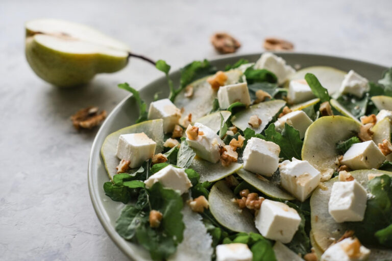 Ensalada de Queso de Cabra y Nueces con Vinagreta de Miel de las Altas Montañas